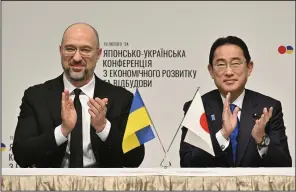  ?? (AP/Kazuhiro Nogi) ?? Denys Shmyhal, Ukraine’s prime minister (left), and Japanese Prime Minister Fumio Kishida attend a memorandum of a cooperatio­n exchange ceremony on Monday during the Japan-Ukraine Conference for Promotion of Economic Growth and Reconstruc­tion at the Keidanren Kaikan building in Tokyo.