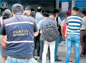  ??  ?? 3
3. La atención al público está suspendida durante una semana.