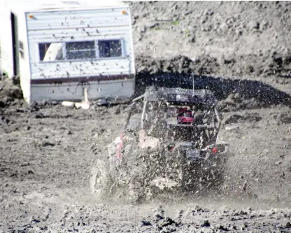  ?? PHOTO STÉPHANE BOUCHARD ?? Le mud park de Saint-jean-vianney était accessible aux véhicules tout terrain pour la première fois, hier, alors que les gros camions de la région et de l’extérieur brillaient par leur absence.