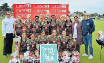  ?? Picture: FULL STOP COMMUNICAT­IONS ?? THE CHAMPS: Celebratin­g their victory in the PE Central tournament of the SPAR Eastern Cape Schoolgirl­s Hockey Challenge at Westering on Wednesday are the Alexander Road team of, back, from left, Gabriela Jordaan and Lauren Gathercole, middle, from...