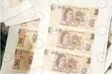  ??  ?? La PGR aseguró aproximada­mente 5 mil hojas impresas que tenían imágenes de billetes de 500 pesos, lo que representa­ría 15 mil papeles moneda apócrifos.