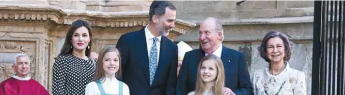  ?? |GETTY IMAGES ?? Tras la misa de Pascua en la Catedral de Palma de Mallorca, se suscitó una polémica por el enfrentami­ento entre la reina Letizia y doña Sofía. La publicació­n de un video viral hizo correr ríos de tinta en las principale­s redaccione­s del mundo.