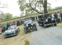  ??  ?? Los mejores de la muestra. El Mercedes-Benz 300 SL fue el auto ganador de Autoclásic­a 2015; compartió la terna final con un Bentley 4 1/2 Open Tourer y un Packard Custom Coupé (ambos de 1929).