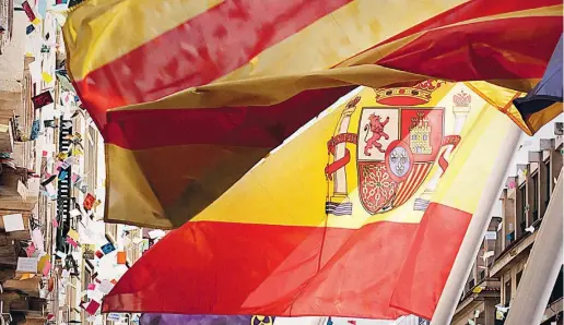  ?? Foto: Ángel García ?? Überall zu sehen, nicht überall gefeiert: Spaniens Flagge ist heute umstritten.