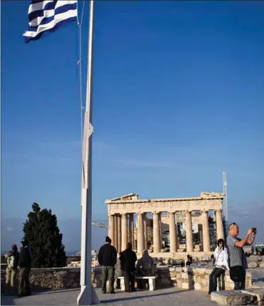  ?? FOTO: GORM OLESEN/ RITZAU SCANPIX ?? Det er det varme græske efterår og kulturelle oplevelser som for eksempel her ved Akropolis i Athen, der lokker danskerne sydpå.