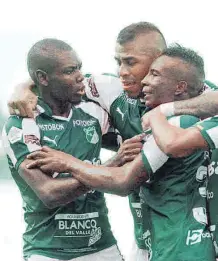  ?? JUAN BAUTISTA DÍAZ NARVÁEZ/ADN ?? Jugadores del Cali celebran el gol con el que ganaron a Envigado.