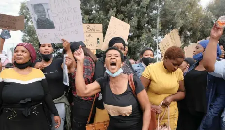  ?? BRENDAN MAGAAR African News Agency (ANA) ?? PROTESTERS outside Bellville Magistrate’s Court yesterday. They demanded that a husband accused of killing his wife, Nosicelo Tsipa, in Fisantekra­al, be denied bail. See pages 6 and 8
|