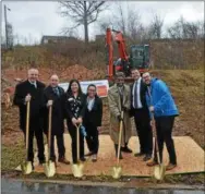  ?? LUCAS RODGERS – DIGITAL FIRST MEDIA ?? Representa­tives from Wells Fargo take part in a groundbrea­king ceremony to celebrate the beginning of three new homes at Cambria Terrace in Coatesvill­e Friday morning. From left are: Patrick Peterson, Lionville branch manager; Chris Kyper, West Goshen...