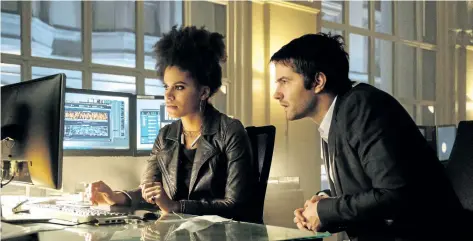  ?? BEN ROTHSTEIN/WARNER BROS. ?? Zazie Beetz, left, as Dana and Jim Sturgess as Max Lawson in Warner Bros. Pictures’ and Skydance’s suspense thriller Geostorm, a Warner Bros. Pictures release.