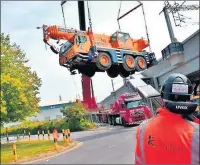  ??  ?? BIG JOB: A 500 tonnes crane lowers a 50 tonnes crane into position