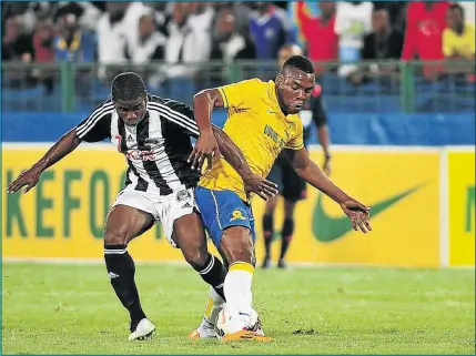  ?? PHOTO: VELI NHLAPO ?? TIGHT: Siyanda Zwane of Sundowns shields the ball from Roger Assale of TP Mazembe in the first leg of their CAF Champions League match. Mazembe sealed a 3-2 aggregate victory at home on Sunday