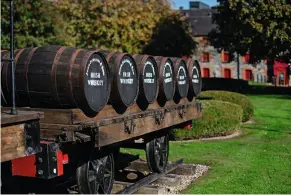  ??  ?? Renouveau Autrefois installé à Dublin, John Jameson & Son a fusionné avec John Powers & Son et la Cork Distilleri­es Company pour créer Irish Distillers.