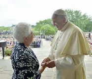  ??  ?? Il Papa a colloquio con Maria Voce, la presidente dei Focolarini