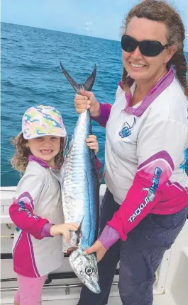  ?? Asha Allen, 5 and mum Kari Hodgkinson show off a tasty spanish mackerel. ??