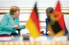  ?? Foto: Kay Nietfeld, dpa ?? Bundeskanz­lerin Angela Merkel (CDU) traf in Angola den Präsidente­n des Landes, Joao Lourenco.