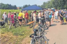  ?? FOTOS: DKD ?? Viele Ersinger kamen zum Stand des Arbeitskre­ises „Baggersee“, um sich zu informiere­n und ihre Wünsche zu äußern.