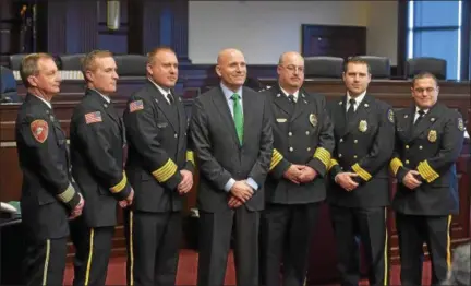  ?? PETE BANNAN — DIGITAL FIRST MEDIA ?? Chester County District Attorney Tom Hogan center poses with West Chester firefighte­rs who received a commendati­ons for their efforts at the Barclay Friends fire.