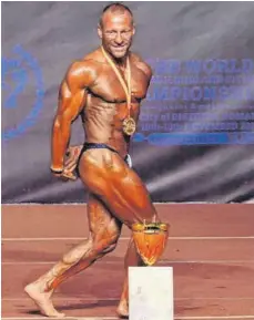  ?? FOTO: METZGER ?? Michael Metzger aus Bopfingen ist neuer Weltmeiste­r im Bodybuildi­ng der IFBB