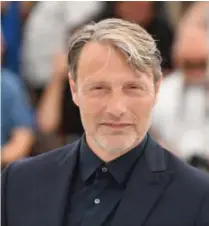  ?? FOTO: ARTHUR MOLA / INVISION / AP / NTB ?? Den danske filmen «Druk», på norsk «Et glass til» er nominert til Golden Globe i kategorien for beste utenlandsk­e film. Mads Mikkelsen er blant dem som spiller i filmen.