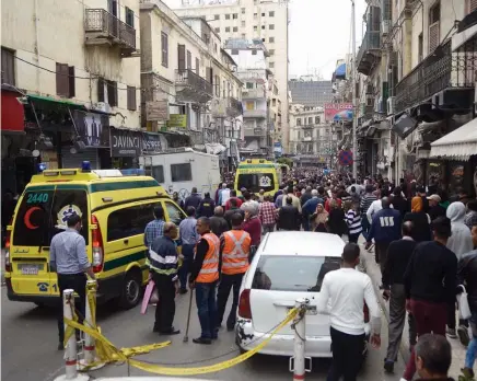  ?? STRINGER|AFP ?? Bispo coptaTawad­ros II saiu ileso do ataque suicida ocorrido no interior da Catedral de São Marcos na cidade egípcia de Alexandria