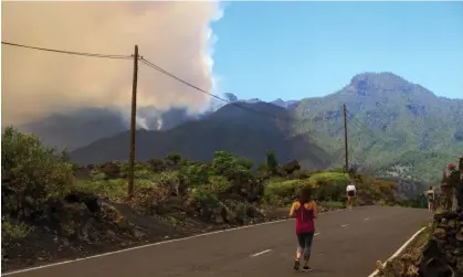  ?? Photograph: Luis G Morera/EPA ?? Smoke billows from the town of Los Llanos de Aridane during a forest fire in Puntagorda, La Palma, on Saturday.