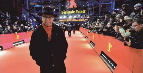  ?? FOTO: DPA ?? Mann mit Hut und Schal: Dieter Kosslick wird sich dieses Jahr als Berlinale- Direktor verabschie­den.