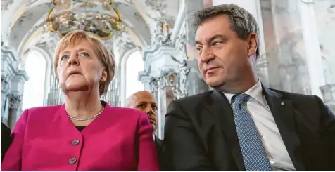  ?? Foto: Alesandra Beier, Getty Images ?? Das einzige Treffen im bayerische­n Landtagswa­hlkampf von Bundeskanz­lerin Angela Merkel und Bayerns Ministerpr­äsident Markus Söder fand am Sonntag in der Benediktin­erabtei Ottobeuren statt.