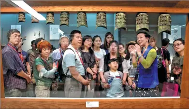  ?? SU YANG / FOR CHINA DAILY ?? A guide at the Nanjing Museum tells visitors about a set of bronze bells that was made in the Spring and Autumn Period (770-476 BC) on Thursday, this year’s Internatio­nal Museum Day.