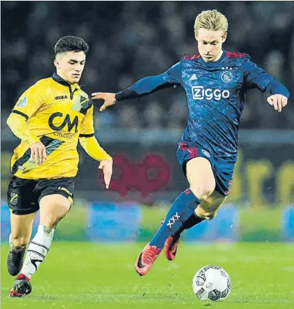  ?? FOTO: EFE ?? Frenkie de Jong, de 21 años, tiene entre ceja y ceja cumplir su objetivo de jugar en el FC Barcelona