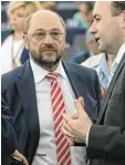  ?? Foto: dpa ?? Martin Schulz mit dem CSU Politiker Manfred Weber (rechts).