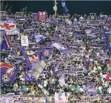  ?? LAPRESSE ?? Tifosi della Fiorentina al Franchi