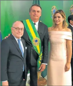  ?? FOTOS: AFP ?? ASUNCION. El canciller Faurie con Bolsonaro y la primera dama.