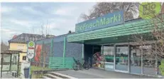  ?? FOTO: KLOSTERMAN­N ?? Der Biofrischm­arkt an der Ecke Präsident-Baltz-Straße/Saargemünd­er Straße in Alt-Saarbrücke­n ist einer der sechs verblieben­en Läden der Biofrischm­arkt GmbH nach der abgeschlos­senen Insolvenz in Eigenverwa­ltung.