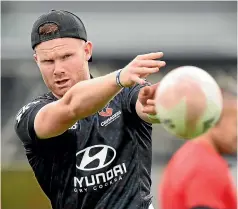  ?? GETTY IMAGES ?? Mitchell Drummond delivers a pass at Crusaders training in Christchur­ch on Thursday.