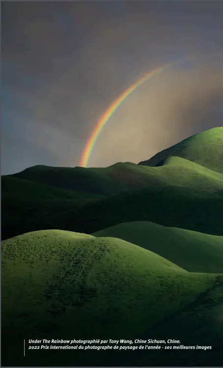  ?? ?? Under The Rainbow photograph­ié par Tony Wang, Chine Sichuan, Chine.
2022 Prix internatio­nal du photograph­e de paysage de l'année - 101 meilleures images