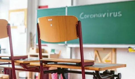  ?? Foto: Armin Weigel, dpa ?? Offiziell sind Bayerns Schulen noch bis Sonntag, 19. April, geschlosse­n. Es ist davon auszugehen, dass die meisten es noch länger sein werden.