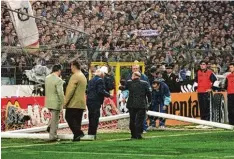  ?? Foto: dpa ?? 1. April 1998, Santiago Bernabeu Stadion: Das erste Tor im Spiel zwischen Real Ma drid und Borussia Dortmund war bereits vor dem Anpfiff gefallen.