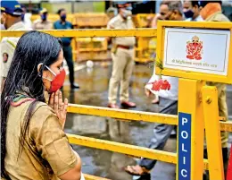  ?? PTI ?? A devotee offers prayers outside the closed Siddhivina­yak Ganapati Temple during the auspicious day of Angarki Sankashti Chaturthi amid Covid-19 restrictio­ns in Mumbai on Tuesday.