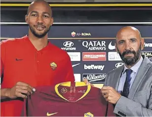  ?? // EFE ?? Monchi presentó ayer a Nzonzi y lanzó un dardo al Barça por el fichaje de Malcom