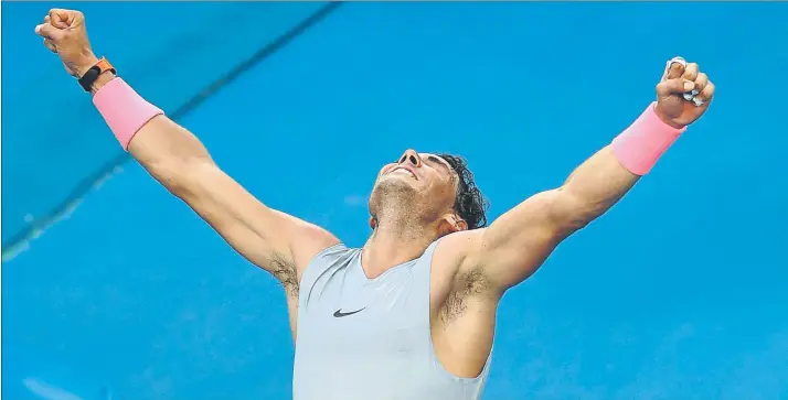  ?? FOTO: GETTY ?? Rafa Nadal celebra la victoria en cuatro sets sobre el argentino Diego Schwartzma­n. Su tenis no fue la máquina contundent­e y precisión de las tres rondas anteriores, pero se mantuvo firme ante la resistenci­a de ‘El Peque’