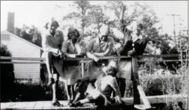  ?? Contribute­d ?? African American WACs take a break during training at the Third WAC Training Center.