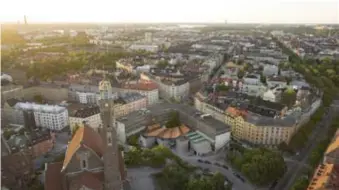  ??  ?? NY LÅGDEL. Så här blir nya ”A house”. Tillbyggna­den syns i mitten av skissen.