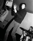  ?? Goodacre/Getty Images ?? Martin Duffy, bottom right, playing with Primal Scream in 1991. Photograph: Martyn