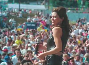  ??  ?? Shania Twain in 1996, courtesy Estate of Alan L. Mayor and Theresa Mayor-Smith