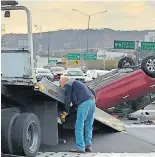  ?? ÁNGEL GUTIÉRREZ ?? una grúa