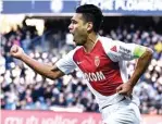  ?? GERARD JULIEN/AFP ?? LEBIH LENGKAP: Penyerang Monaco Radamel Falcao bakal menyulitka­n pemain belakang Olympique Lyon dalam journee pembuka Ligue 1 dini hari WIB nanti.