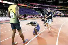  ??  ?? El ganador de la carrera, Justin Gatlin, veneró a Bolt por su legado dentro del atletismo.