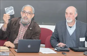  ?? PHOTO: SIMPHIWE MBOKAZI ?? Bobby Peek (left), a director at Groundwork­s, and Victor Munnik from Wits University during a media briefing on the 2003 ArcelorMit­tal SA environmen­tal master plan yesterday. The communitie­s want the firm to compensate pollution victims.