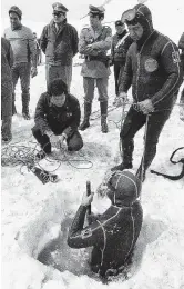  ?? Ansa/LaPresse ?? Sotto traccia e sott’acqua Giulio Andreotti e Claudio Vitalone; i sommozzato­ri al lago della Duchessa il 18 aprile del ‘78. In alto, Steve Pieczenick, Toni Chichiarel­li e monsignor Fabbri