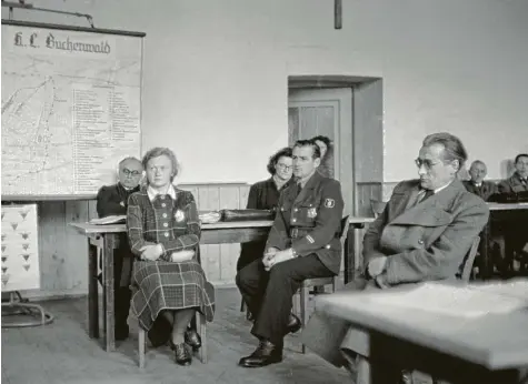  ?? Foto: Walter Sanders ?? Ilse Koch, die „Bestie von Buchenwald“, musste sich dreimal vor Gericht verantwort­en. Der letzte Prozess fand vor dem Landgerich­t Augsburg im großen Saal des Kolping‰ hauses statt.